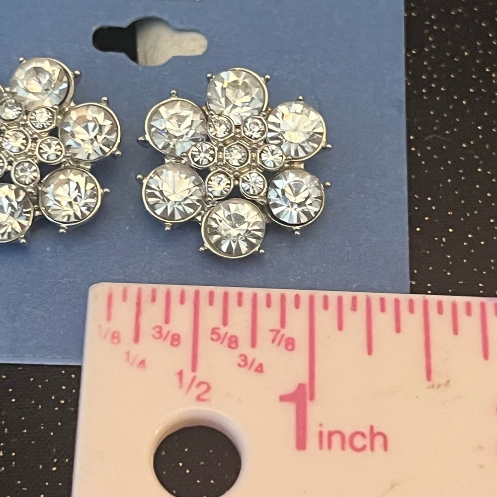 Blingy Simply Vera Earrings - Picture 2 of 2